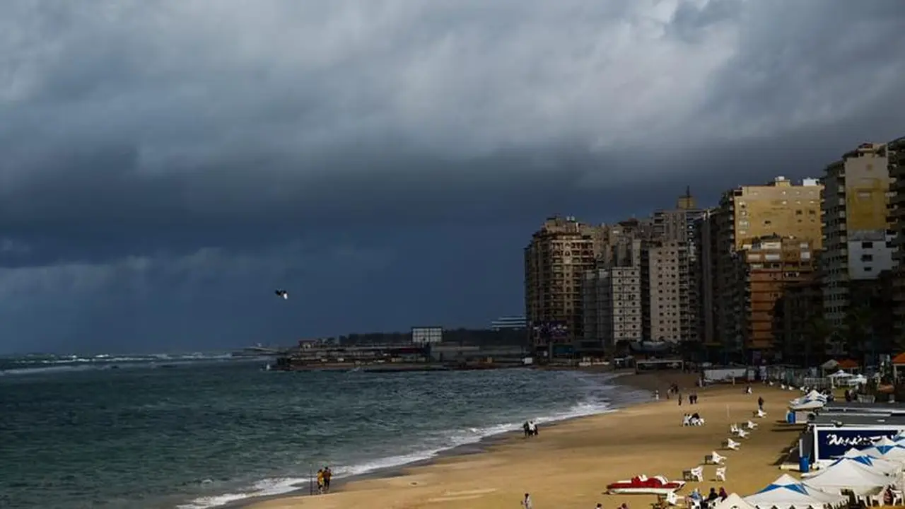 انخفاض الحرارة يغير المشهد الجوي في كافة المحافظات خلال 24 ساعة القادمة